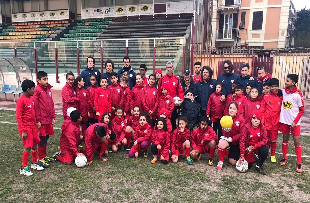 Foto di gruppo allo stadio Dorico