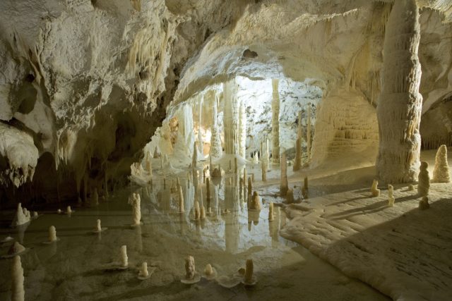 Sala Candeline, Grotte di Frasassi