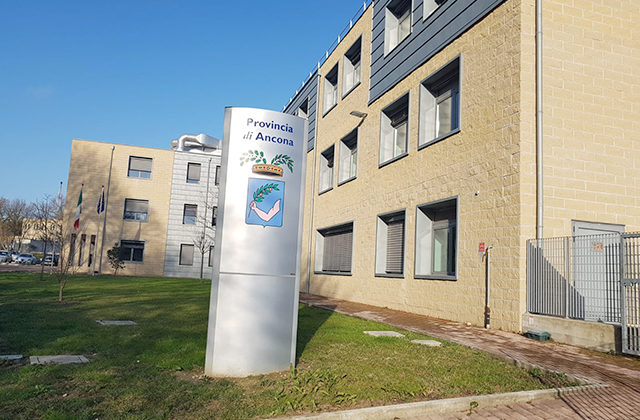 Il palazzo della Provincia di Ancona Il palazzo della Provincia di Ancona
