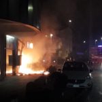 Le fiamme alla parafarmacia (foto per gentile concessione di Tommaso Naspetti)