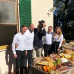 Luca Paolorossi con la squadra dello chef Errico Recanati e del salumificio del Conero