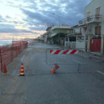 L'erosione costiera a Marina di Montemarciano: lungomare transennato per la mareggiata
