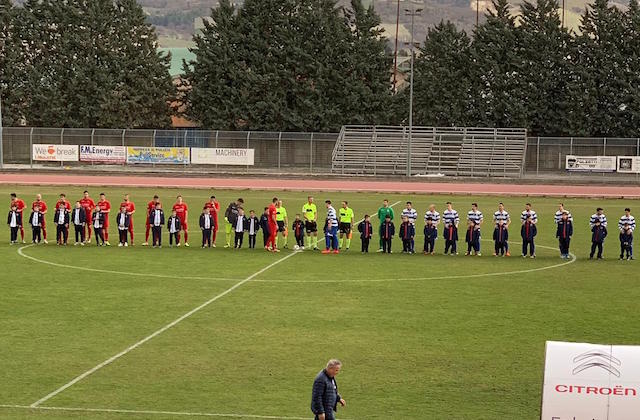 L'ingresso in campo di Fabriano Cerreto e Sassoferrato Genga al "Mirco Aghetoni"