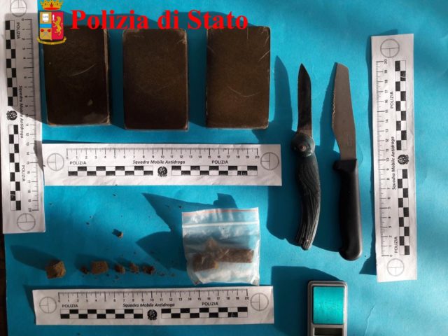 La droga recuperata dagli agenti della Polizia di Ancona al