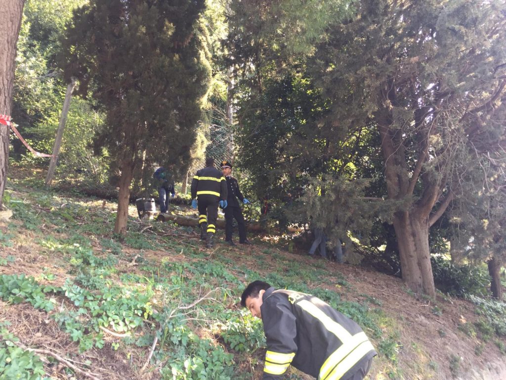 Il comandante Giuseppe Campagna sul posto con i pompieri e la scientifica dei carabinieri