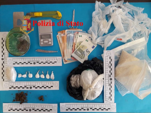 Nascondeva droga in casa di amici, arrestato spacciatore ad Ancona