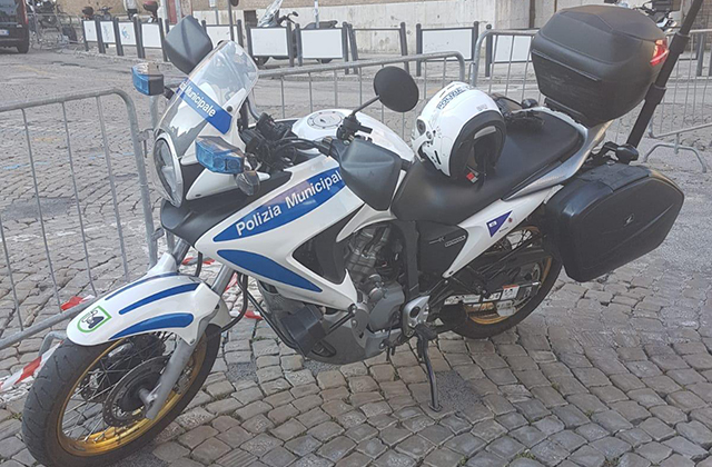 Una moto della polizia locale