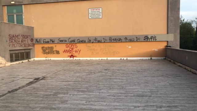 Una delle scritte sui muri del Savoia-Benincasa di Ancona