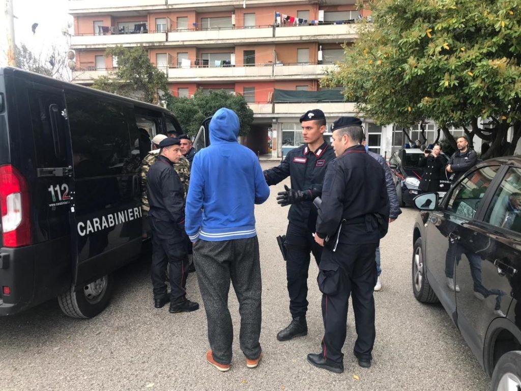 Il blitz dei carabinieri all'Hotel House