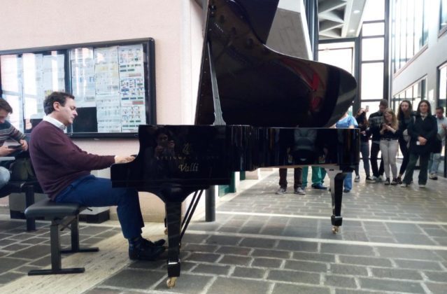 Concerto a sorpresa del pianista Gianluca Luisi