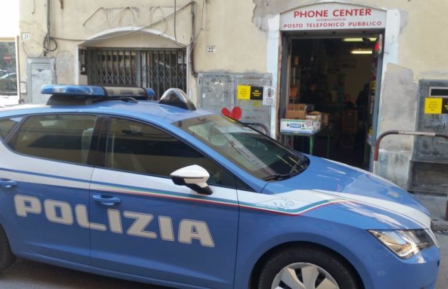 La polizia chiude il Phone Center di piazza Ugo Bassi