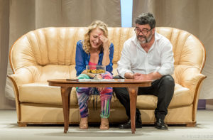 Emanuela Rossi e Francesco Pannofino in “Bukurosh, mio nipote”