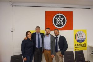 Il segretario nazionale di Casapound Simone Di Stefano con gli esponenti locali