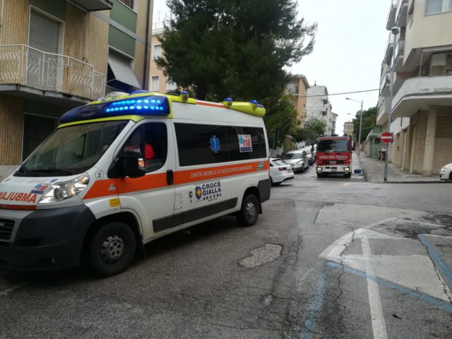 La Croce gialla e i vigili del fuoco sul posto