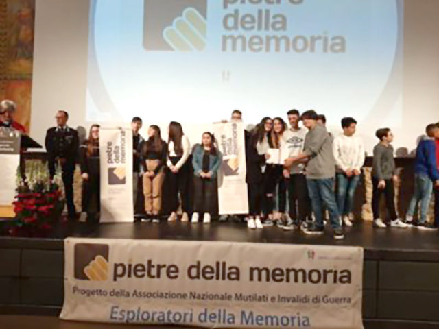 premiazione studenti Fabriano Un momento della premiazione