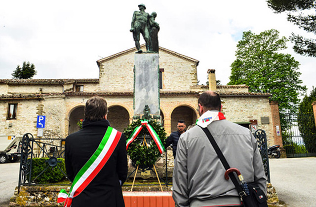 Visita ai monumenti ai caduti di Arcevia