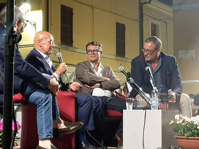 Sacchi durante la presentazione del libro a Senigallia