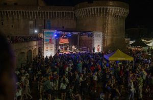 Il Rocca stage del Summer Jamboree di Senigallia nella foto di Guido Calamosca