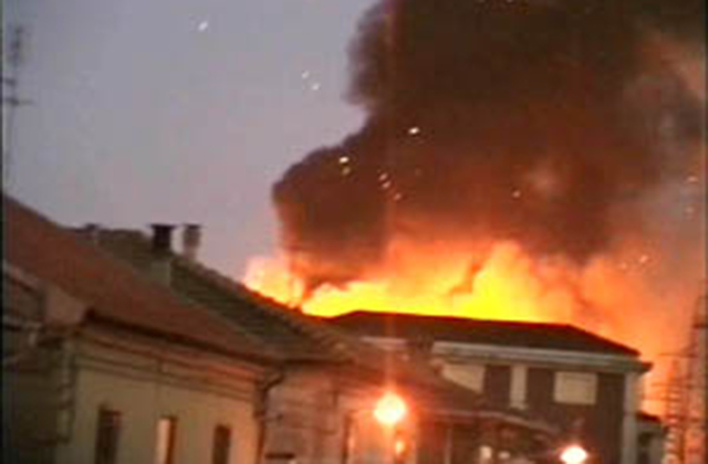 L'Incendio alla raffineria Api di Falconara Marittima del 25 agosto 1999 (Fonte: Comitati Cittadini)
