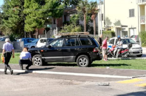 Gli agenti della Polizia Municipale impegnati nei rilievi