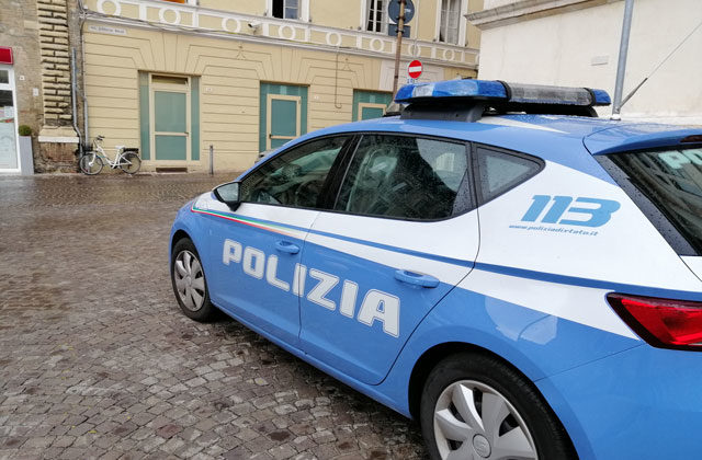 Pesaro: col cacciavite in negozio per togliere l'antitaccheggio, arrestato - Centropagina