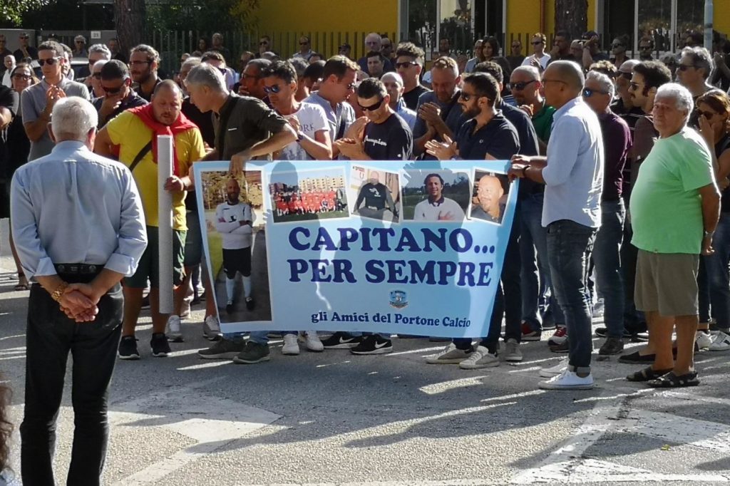 Il funerale per Massimiliano Caruso alla chiesa del portone di Senigallia