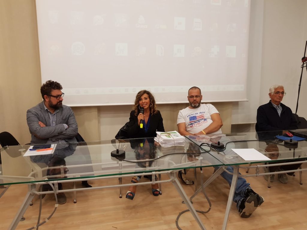 L'assemblea pubblica che si è svolta al Centro Pergoli