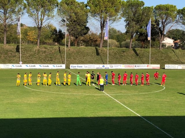 Atletico Alma e Anconitana Atletico Alma e Anconitana schierate a centrocampo