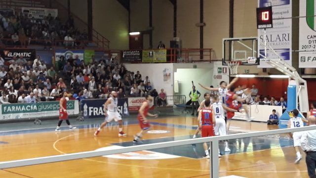 Ristopro Fabriano-Ozzano Un momento del big-match tra Fabriano e Ozzano