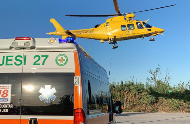 La Croce Verde e l'eliambulanza del 118 sul luogo dell'incidente avvenuto a Jesi