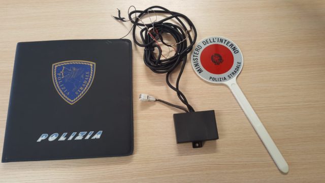 Il dispositivo sequestrato dalla polizia di Jesi