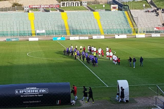 Anconitana - Montefano L'ingresso in campo delle squadre
