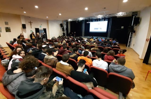 L'assemblea degli studenti al teatro san Giovanni Bosco della Misericordia