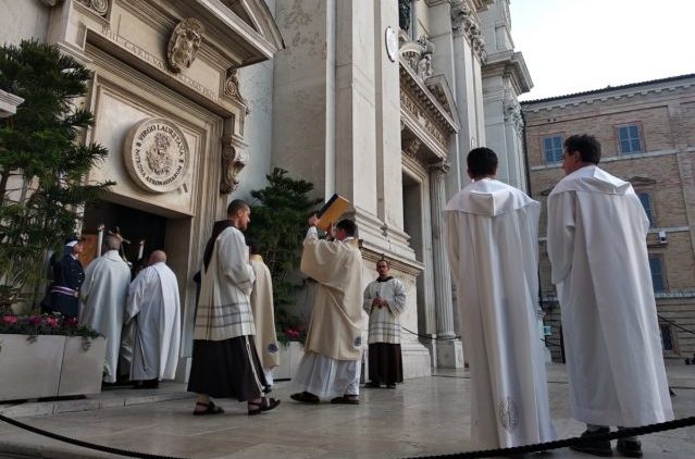 Il libro dei Vangeli al santuario di Loreto