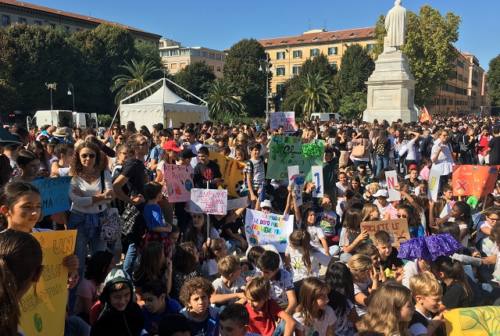 Terzo sciopero per il clima: ad Ancona migliaia di studenti al sit-in