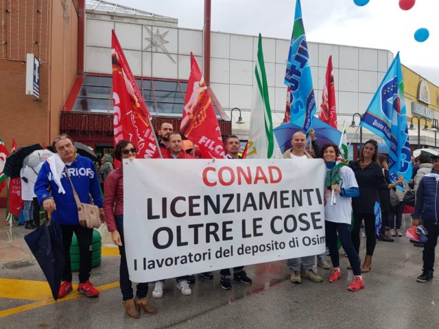 Vertenza Conad Presidio Davanti All Auchan Di Ancona I