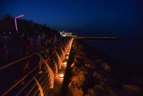 Pesaro, Gabicce e Gradara: la notte delle candele in 7 chilometri di litorale e 20 mila fiammelle