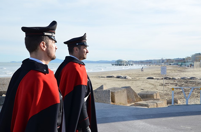 carabinieri in mantella e sciabola a Senigallia