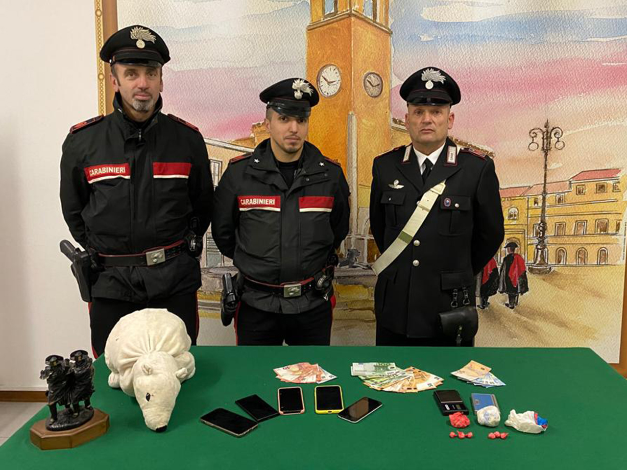 La cocaina rinvenuta nel peluche dai Carabinieri a Fano