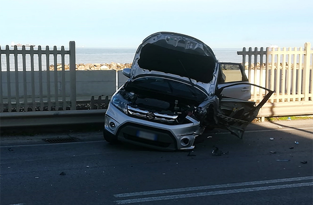 L'auto dopo l'incidente ad Ancona