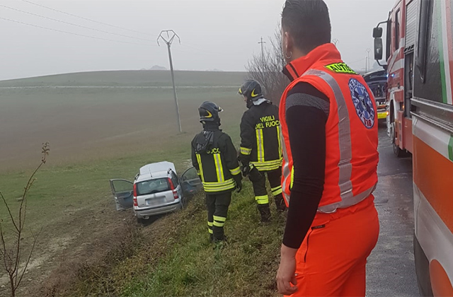 L'incidente a Castelplanio: Croce verde e vigili del fuoco sul posto