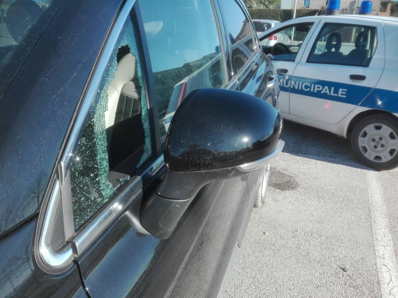 Osimo, l'auto rubata