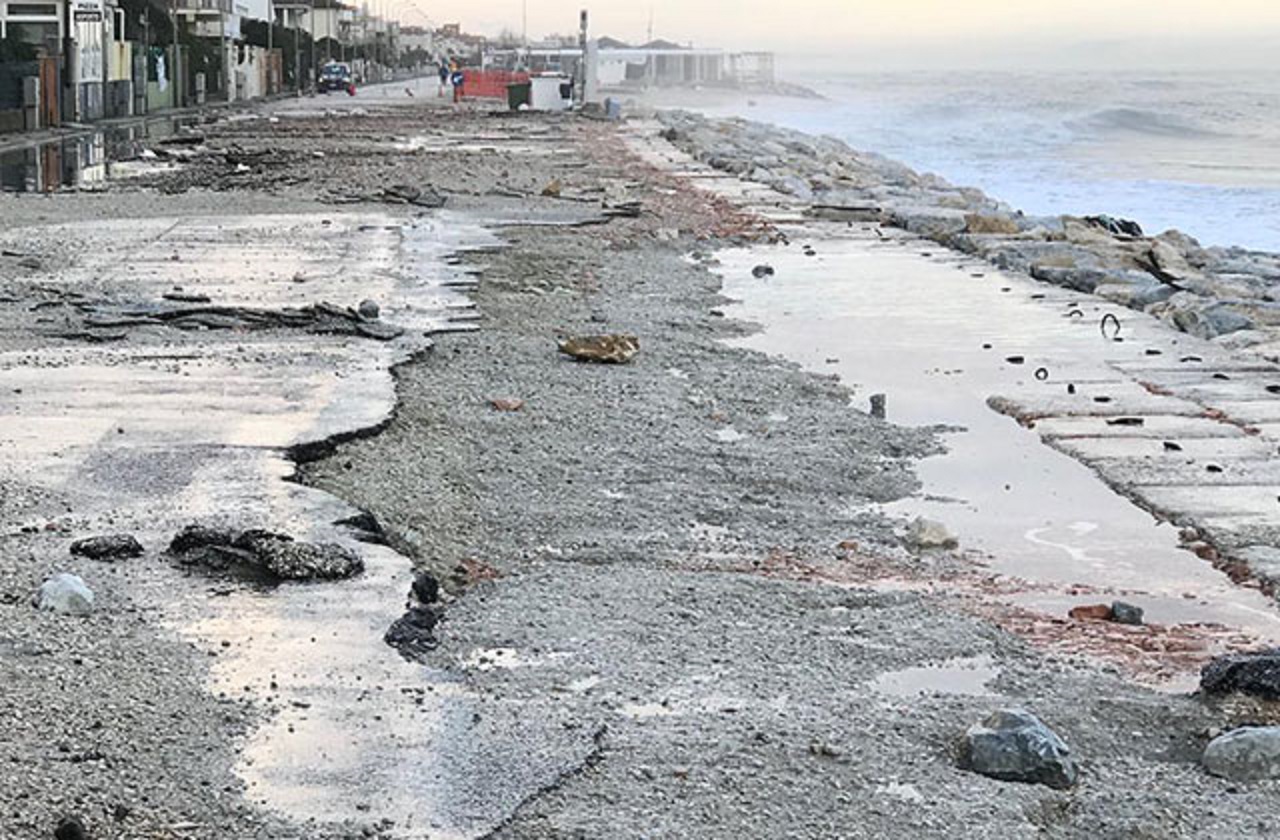 Difesa della costa, erosione costiera, spiaggia, Marina di Montemarciano, mareggiate