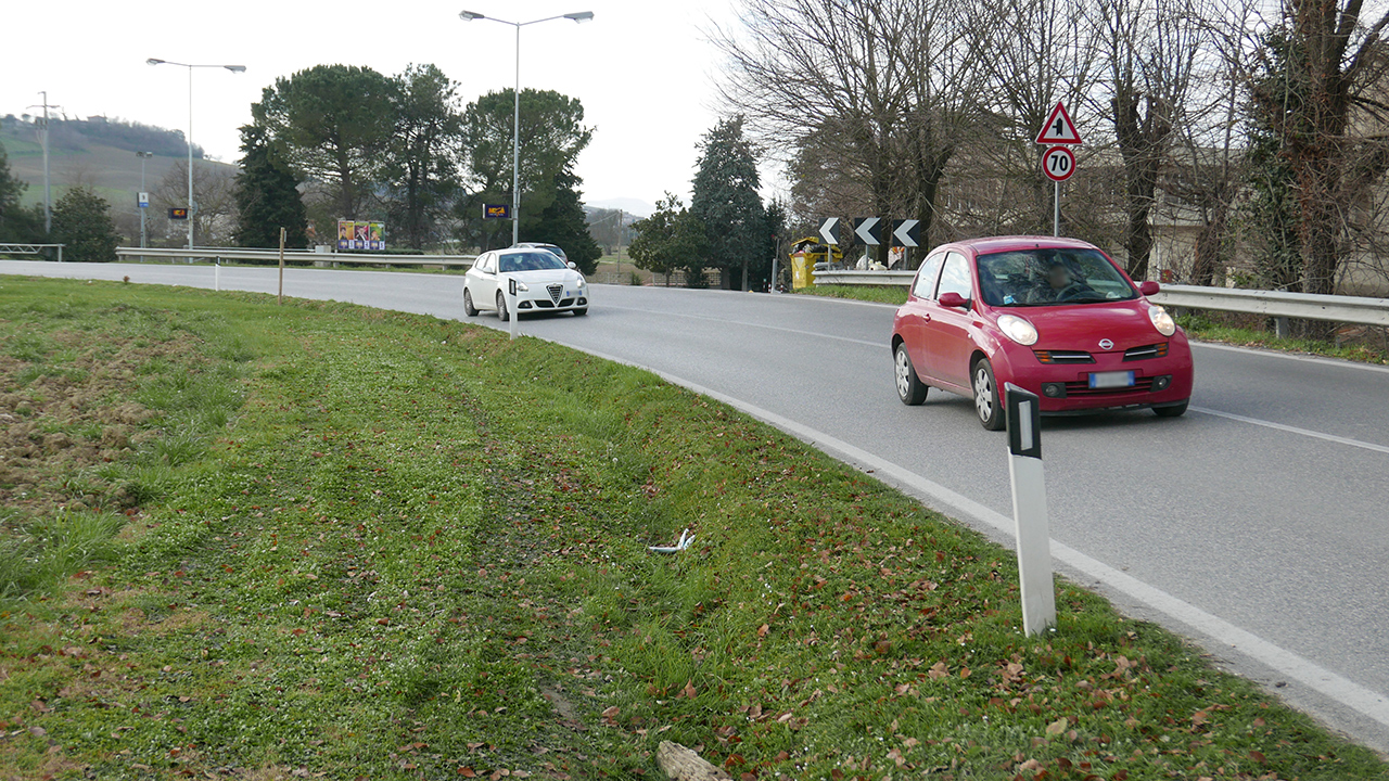 La strada provinciale Arceviese davanti la discoteca Megà di Senigallia