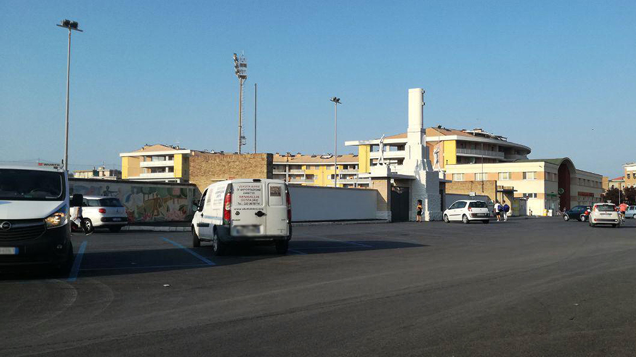 I parcheggi di via Piave, davanti lo stadio Bianchelli di Senigallia