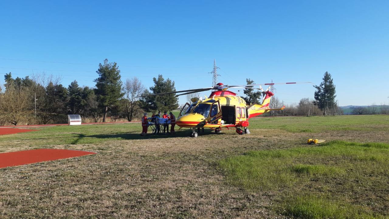 L'eliambulanza atterrata alla Vescovara