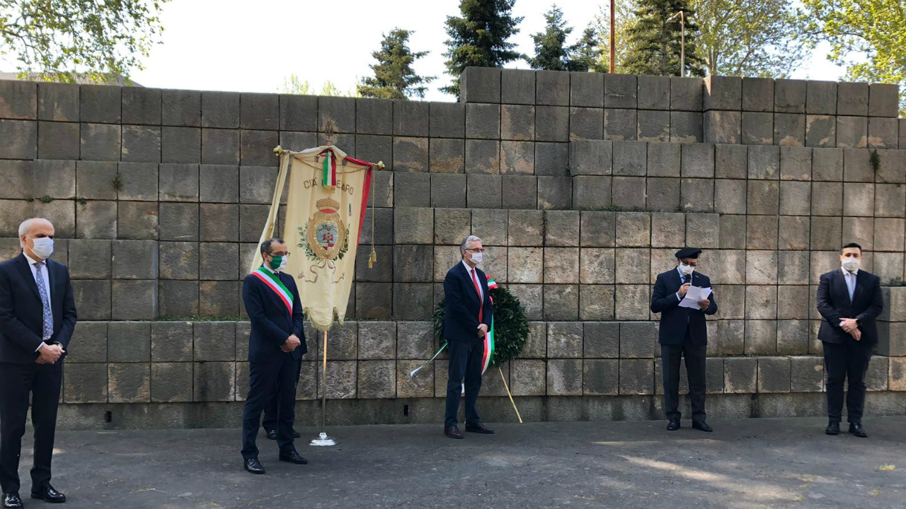 La cerimonia del 25 Aprile svoltasi al Monumento alla Resistenza di Pesaro