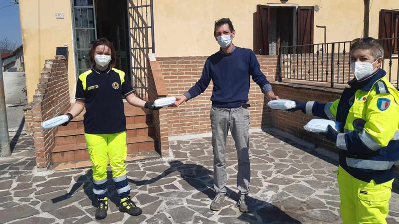 Donate alla comunità di Arcevia migliaia di mascherine per l'emergenza coronavirus