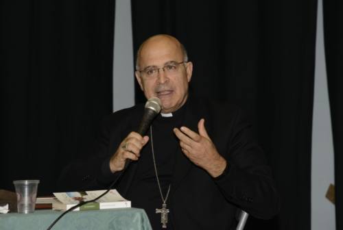 Natale, l’arcivescovo Angelo Spina: «La pace nasce dalla condivisione di un unico pane»