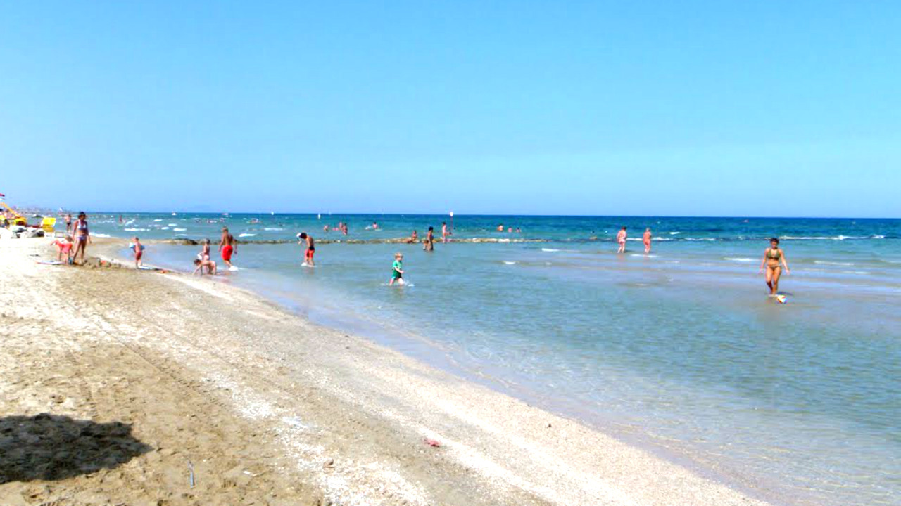 spiaggia libera a Fano